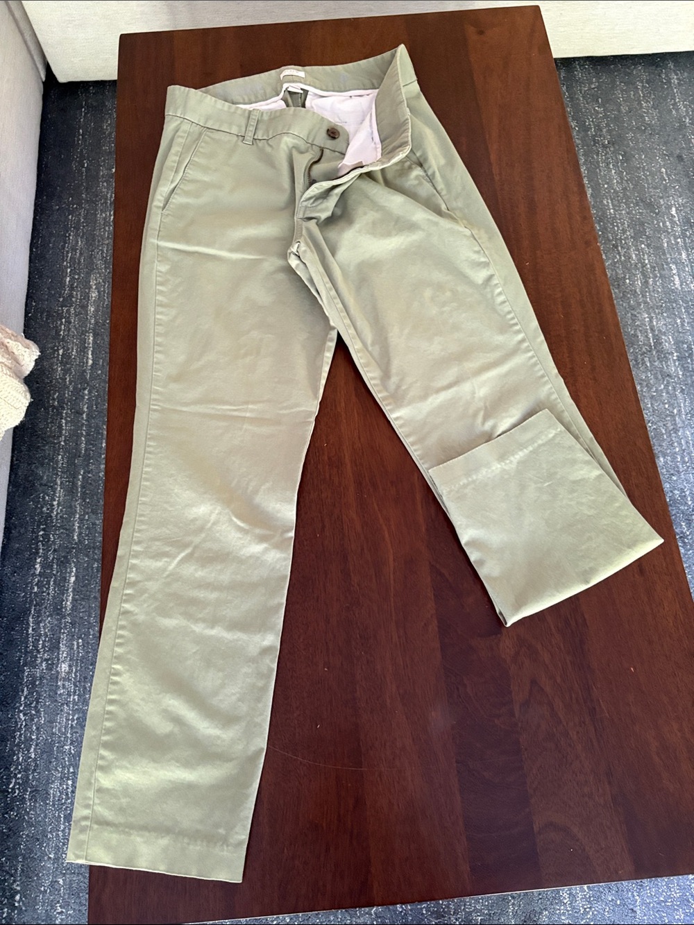 Women’s J Crew Chino Pants in Light Olive - Classic Fit Size 6